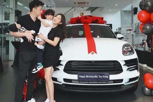 Porsche 911 gần 7 tỷ đồng 'về nhà' Trang Lou và Tùng Sơn
