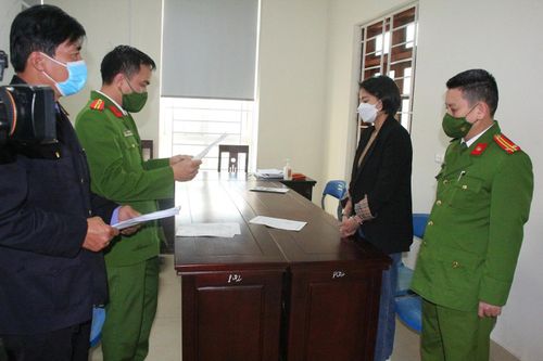 'Nữ quái' làm giả thông báo chuyển tiền ngân hàng để lừa đảo hàng tỷ đồng