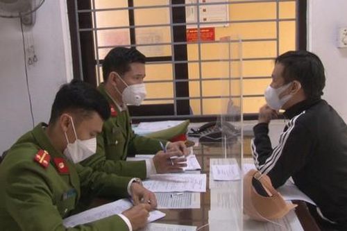 Chi tiền mua 'nhầm' ma túy giả, 2 thanh niên hoang báo bị cướp