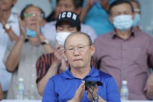 Thầy Park bay vào Bình Định để 'đãi cát tìm vàng' cho bóng đá Việt Nam
