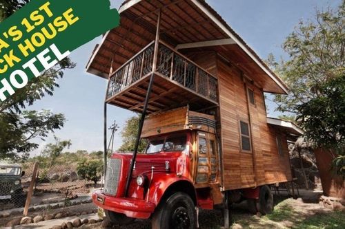 Xe tải cổ được chế thành ngôi nhà hai tầng sang trọng
