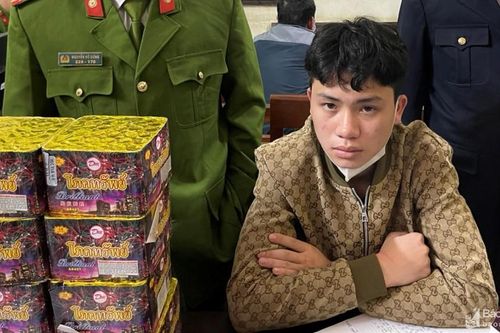 Bắt đối tượng vận chuyển gần 30kg pháo nổ đi tiêu thụ