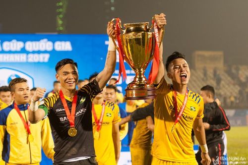 Những ngôi sao bóng đá xứ Nghệ ra đi để trở về!