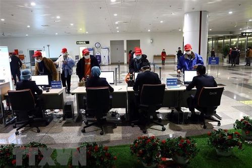 Lo ngại Omicron, các địa phương quản lý chặt trường hợp nhập cảnh