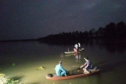Hà Tĩnh: Lật thuyền trên sông khiến một người đàn ông tử nạn