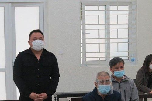 Tổ chức cho nhiều người đi du lịch, nhân viên quán cà phê lĩnh án