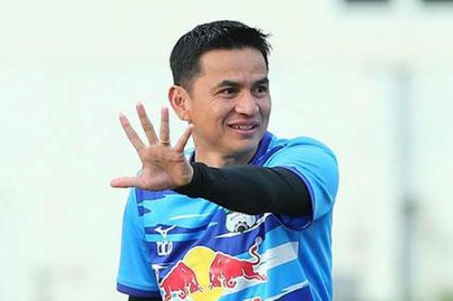 Kiatisak phản ứng ra sao trước tin Malaysia trải thảm với mức lương khủng?