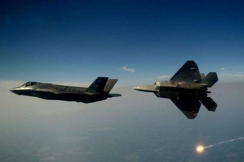 Mỹ đang 'tự hủy' tiêm kích F-22 và F-35 theo đúng mong muốn của Nga