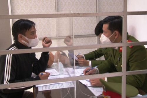 Đôi nam nữ đi trình báo công an sau khi mua phải ma túy giả