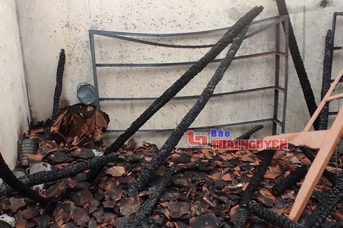 T.X Phổ Yên: Đám cháy thiêu rụi một căn nhà cấp bốn