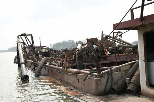 Cát sông Hồng bị 'nạo vét với khối lượng khủng'