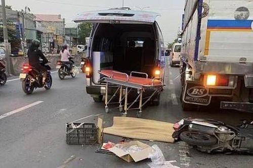 Đồng Nai: Xe tải bỏ chạy sau va chạm với xe máy khiến 1 phụ nữ tử vong
