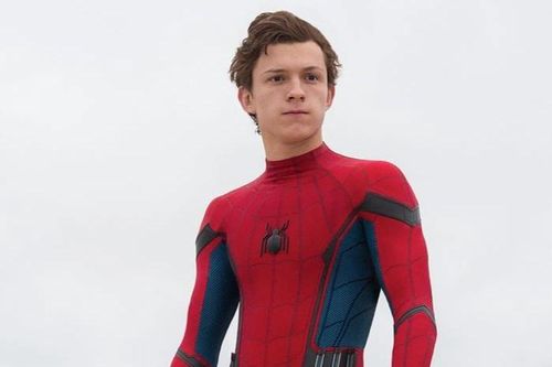 Tom Holland gặp khó khăn khi mặc trang phục Người Nhện