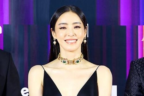 Lee Da Hee gợi cảm trên thảm đỏ