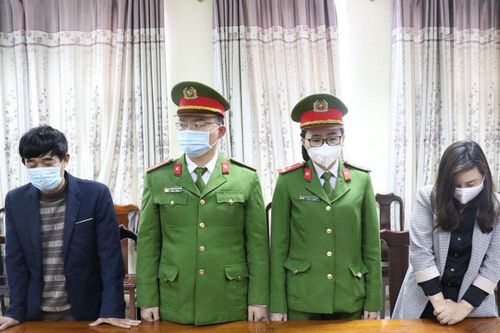 Khởi tố, bắt tạm giam cán bộ thuế mua bán hóa đơn trái phép