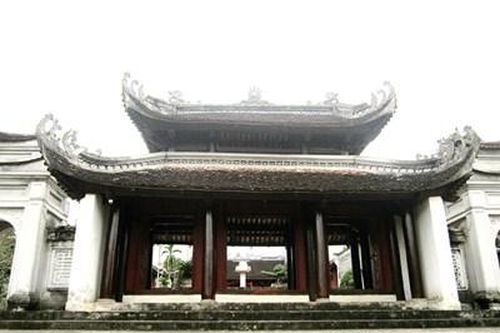 Theo dấu tích thành cổ