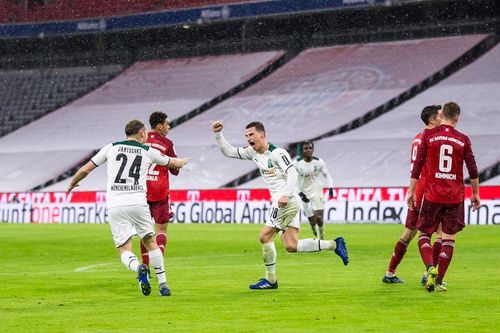 Lewandowski lập công, Bayern vẫn ôm hận trước M'gladbach