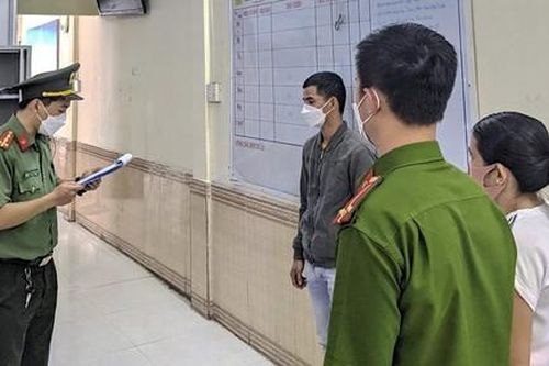 Bắt 2 giám đốc giúp chuyên gia dỏm nhập cảnh trái phép