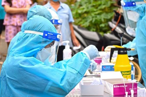 Hà Nội: 408 bệnh nhân COVID-19 nặng, nguy kịch