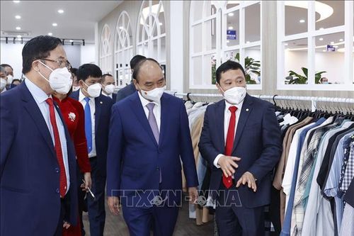 Chủ tịch nước dự Lễ phát động thi đua năm 2022 ngành dệt may và da giày