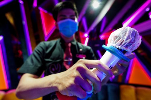 Karaoke, bar và spa tại TP.HCM kỳ vọng gì khi mở lại từ ngày 10/1?