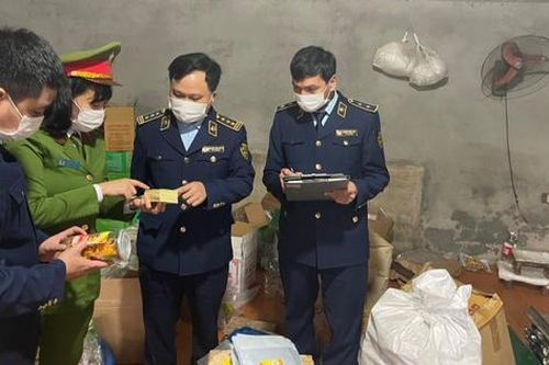 Thanh Hóa: Phát hiện cơ sở kinh doanh thực phẩm có dấu hiệu giả mạo nhãn hiệu