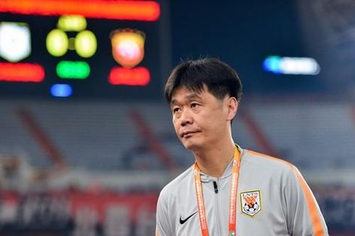 HLV Li Xiaopeng đang tạo nên 'nồi lẩu' ở ĐT Trung Quốc