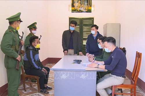 Bắt giữ đối tượng đưa, dẫn người nhập cảnh trái phép