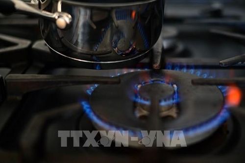 Các hộ gia đình ở Anh tiếp tục đối mặt với hóa đơn năng lượng tăng vọt