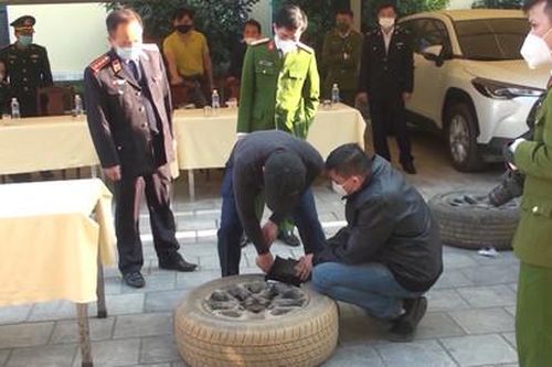Nhóm đối tượng vận chuyển 99 bánh heroin lao xe điên cuồng chống trả cảnh sát