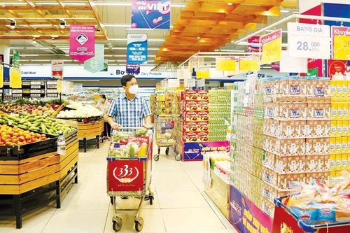 Thành phố Hồ Chí Minh: Hàng Tết dồi dào, giá cả ổn định