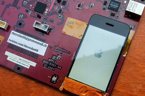 3 yếu tố khiến iPhone suýt thất bại 15 năm trước