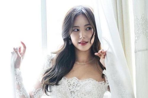 Ca sĩ Eun Jung kết hôn với CEO