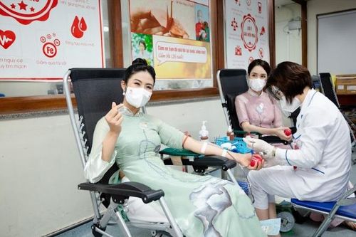 Hoa hậu Ngọc Hân hiến máu tình nguyện tại buổi họp báo Ngày Chủ nhật đỏ 2022