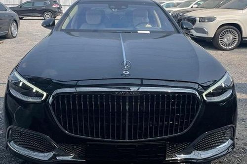 'Đập thùng' Mercedes-Maybach S680 từ 18 tỷ để đại gia Việt chơi Tết