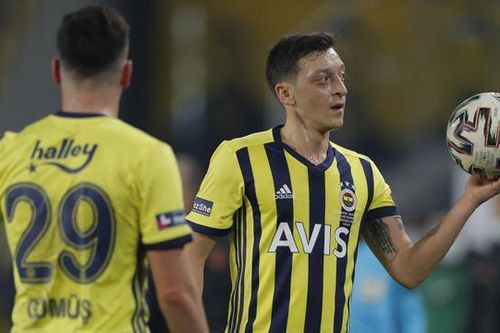 Ozil gia nhập bóng đá Indonesia với giá bao nhiêu?