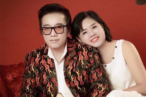 Danh ca Elvis Phương lên tiếng khi bị tố sử dụng hồi ký trái phép