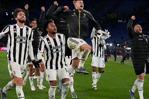 Juventus ngược dòng kinh điển đánh bại AS Roma 4 – 3