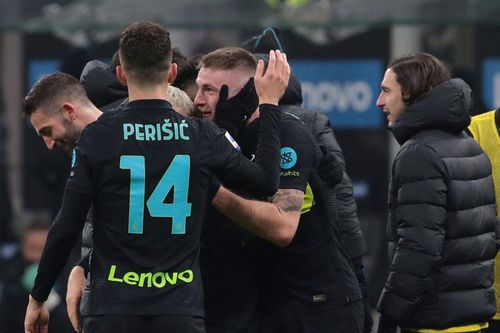 Thắng trận thứ 8 liên tiếp tại Serie A, Inter đòi lại ngôi đầu từ Milan