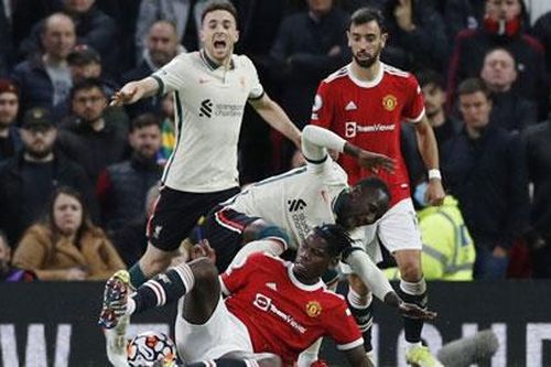 Pogba khiến MU khó đủ đường