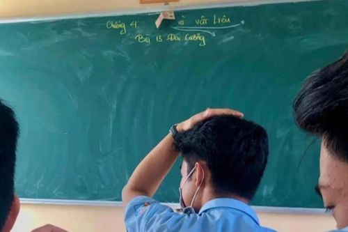 Thầy giáo để 200 nghìn lên bảng và những đường vẽ lạ, học trò nhìn kỹ mới hiểu dụng ý thực tế