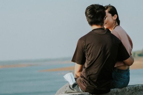 Sống cùng bạn gái U50 sau 2 ngày yêu, thanh niên 24 tuổi 'chết đứng' khi biết thân phận của 'nàng thơ'