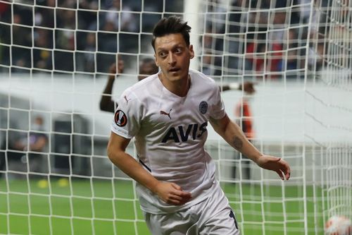 Nếu sang Indonesia chơi bóng, Mesut Ozil sẽ đi vào lịch sử túc cầu