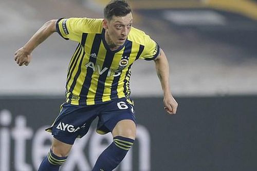 CLB Indonesia thỏa thuận trả lương siêu khủng cho Mesut Ozil