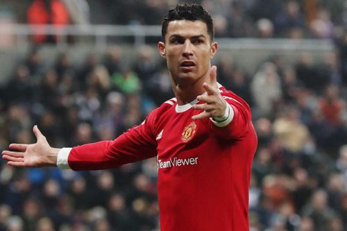HLV Rangnick: 'Ronaldo gặp vấn đề ở cột sống'