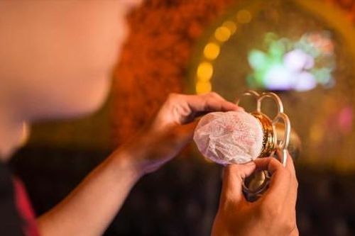 TPHCM: Karaoke hút khách, quán bar đìu hiu ngày đầu mở lại