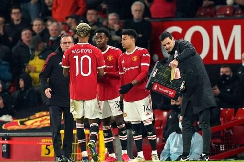 Sao MU hứng gạch đá vì phong độ tồi tệ trước Aston Villa