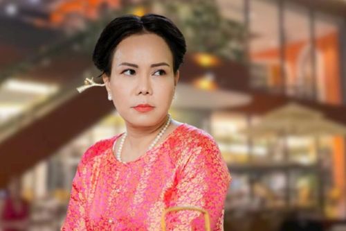 Nghệ sĩ Việt Hương bất ngờ gặp biến căng ngay đầu năm, bị cư dân mạng nhận xét tiêu cực