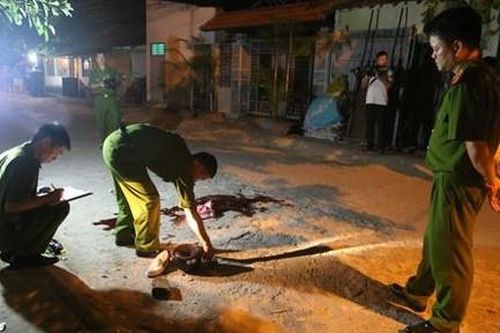 Truy xét nhóm đối tượng đâm 2 người thương vong tại vựa tôm ở TPHCM