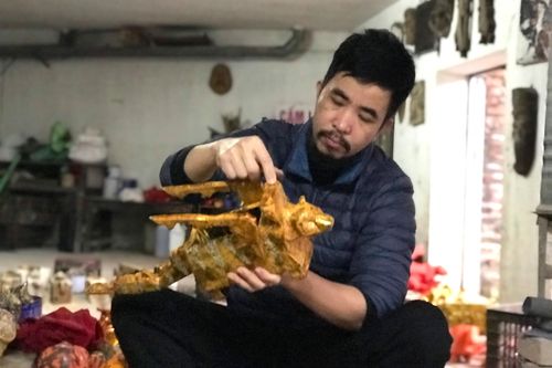 Độc đáo nghệ thuật tạo hình hổ từ gỗ mít và đá ong